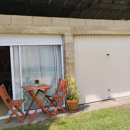 Le Laboratoire Shabby Chic De La Parfumerie Du Manoir Chavagne Exterior photo