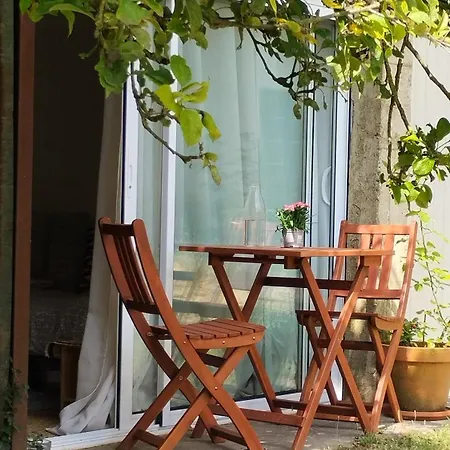 Le Laboratoire Shabby Chic De La Parfumerie Du Manoir Chavagne Exterior photo