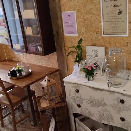 Le Laboratoire Shabby Chic De La Parfumerie Du Manoir Chavagne Exterior photo
