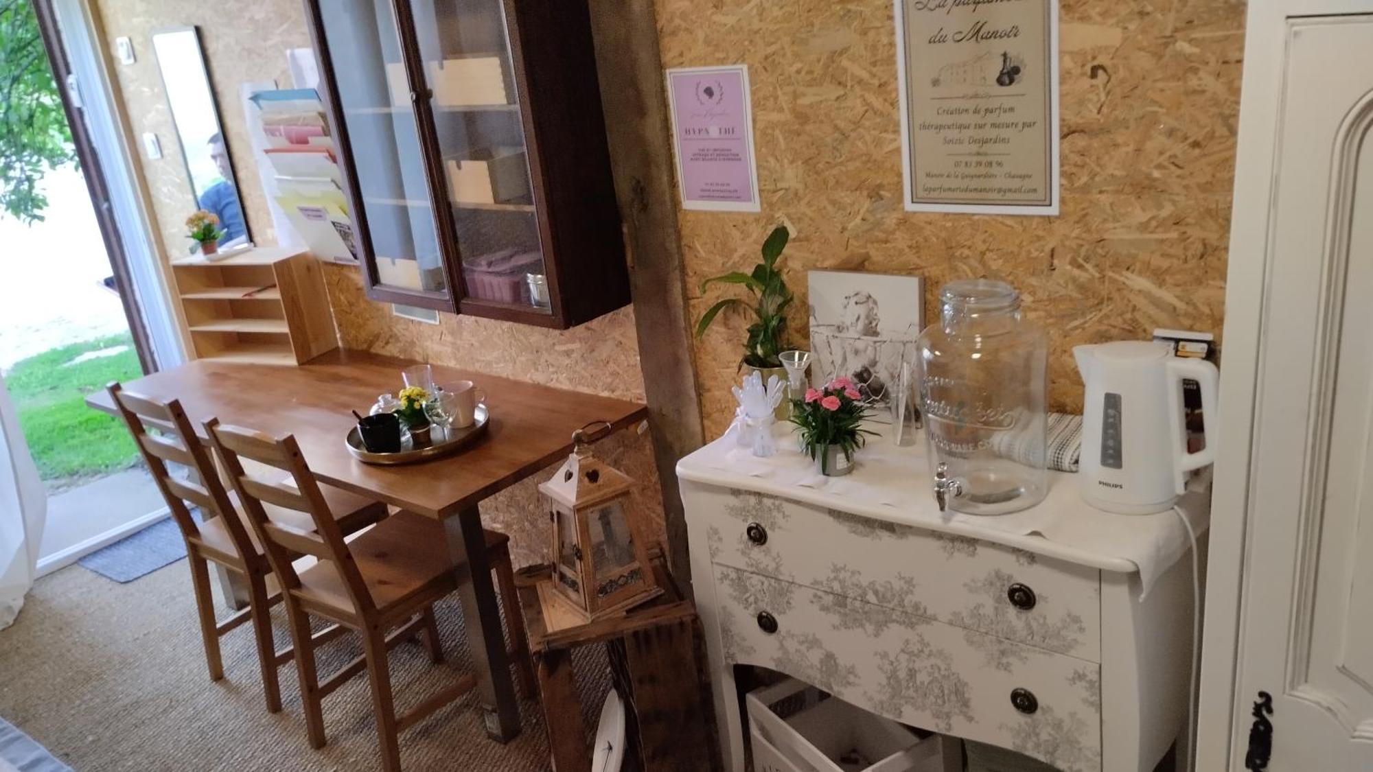 Campsite Le Laboratoire Shabby Chic De La Parfumerie Du Manoir *